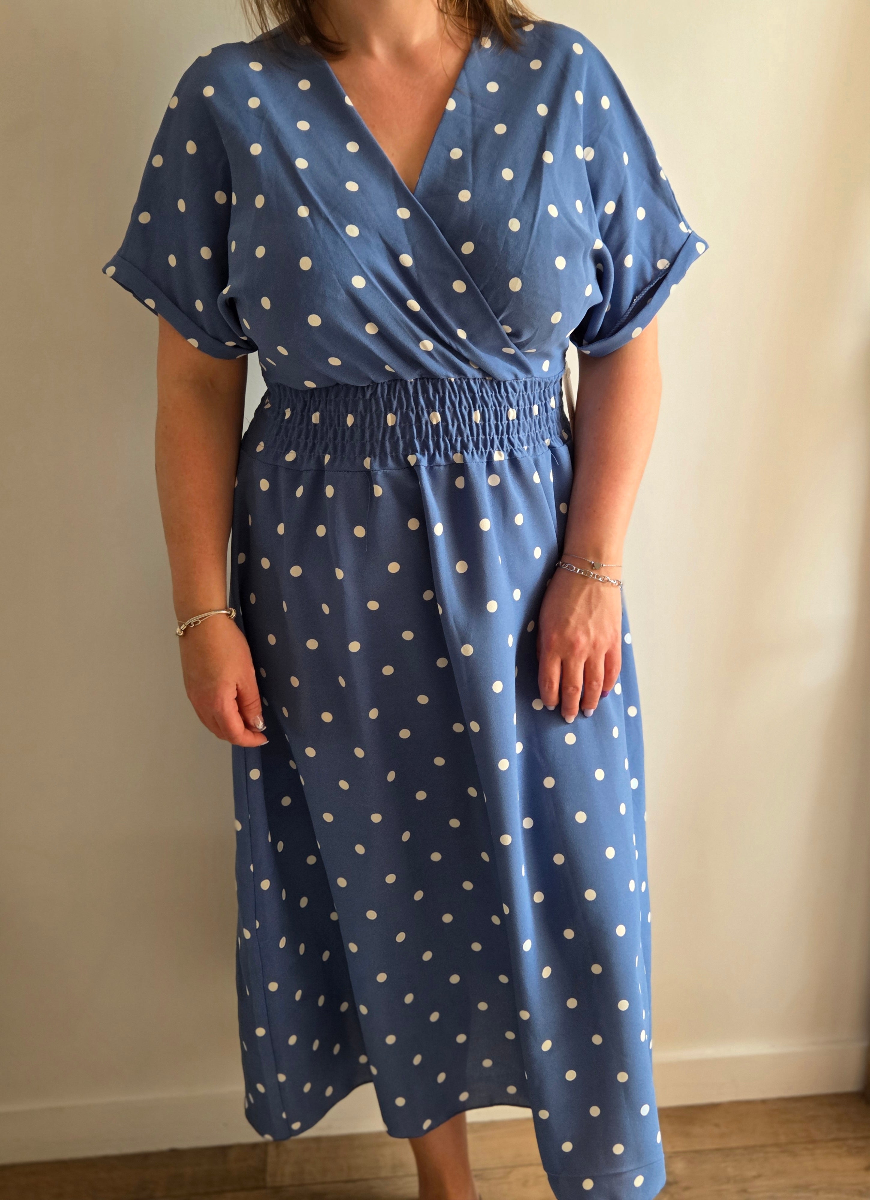 Robe bleue longue à pois