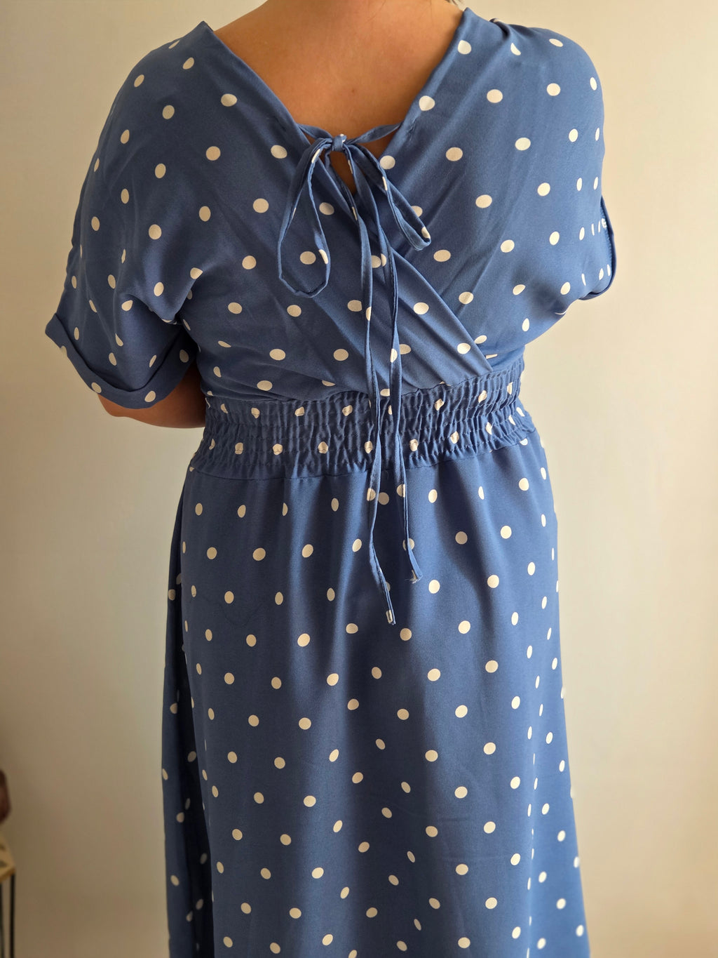 Robe bleue longue à pois