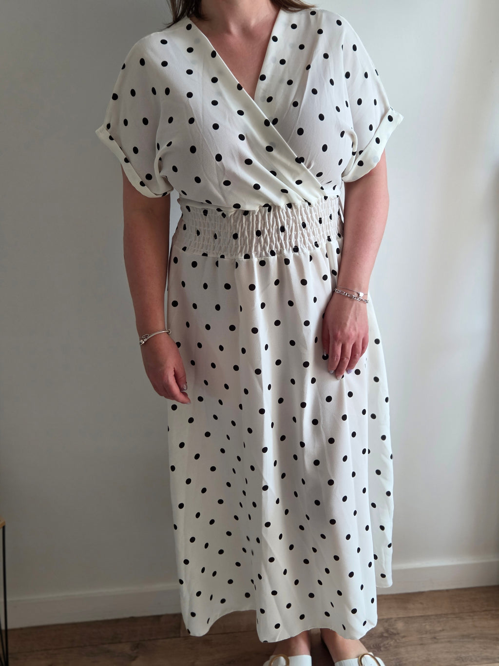 Robe blanche longue à pois