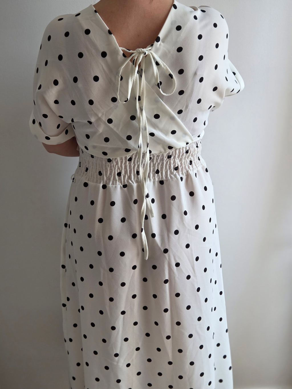 Robe blanche longue à pois