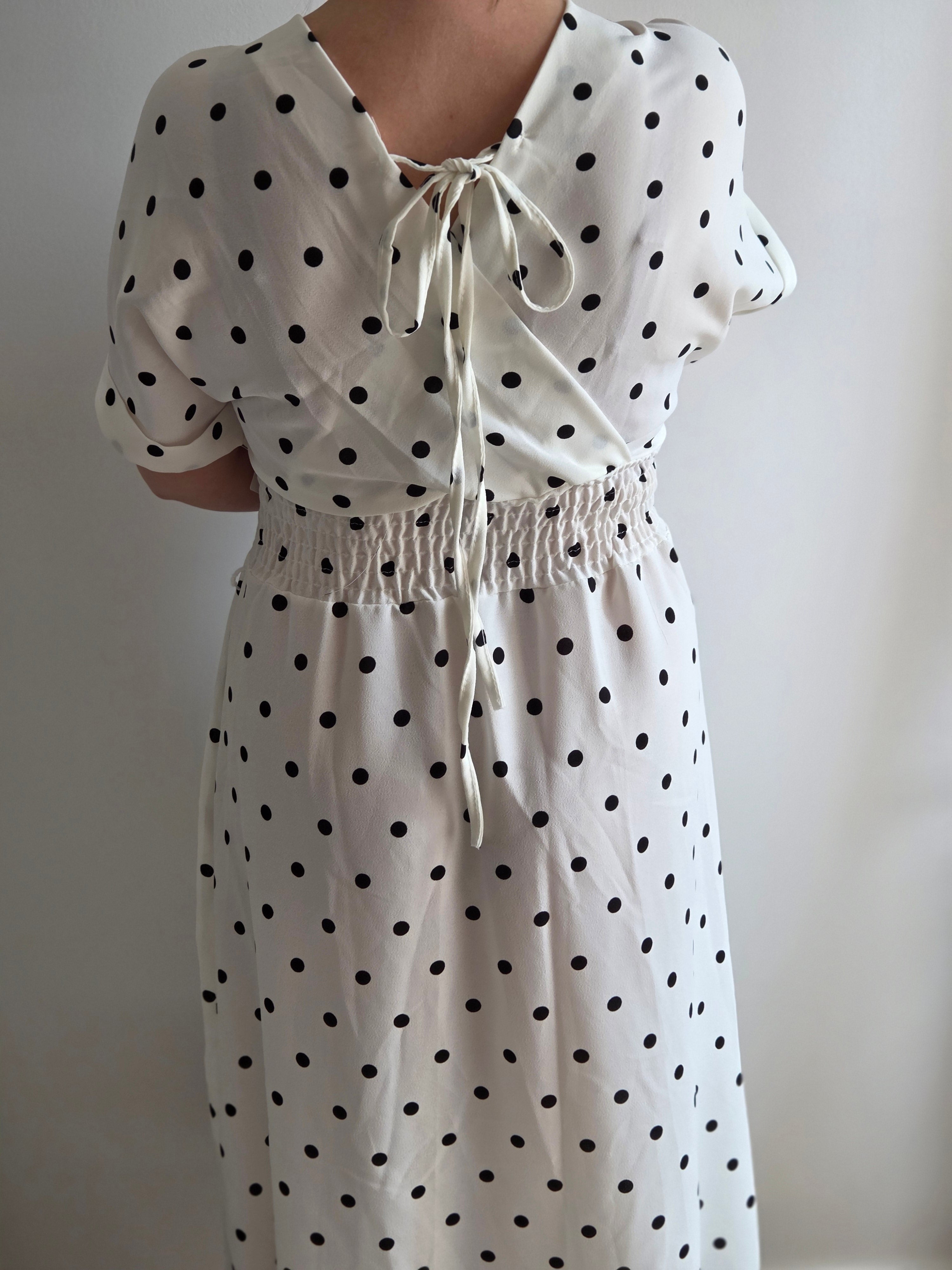 Robe blanche longue à pois