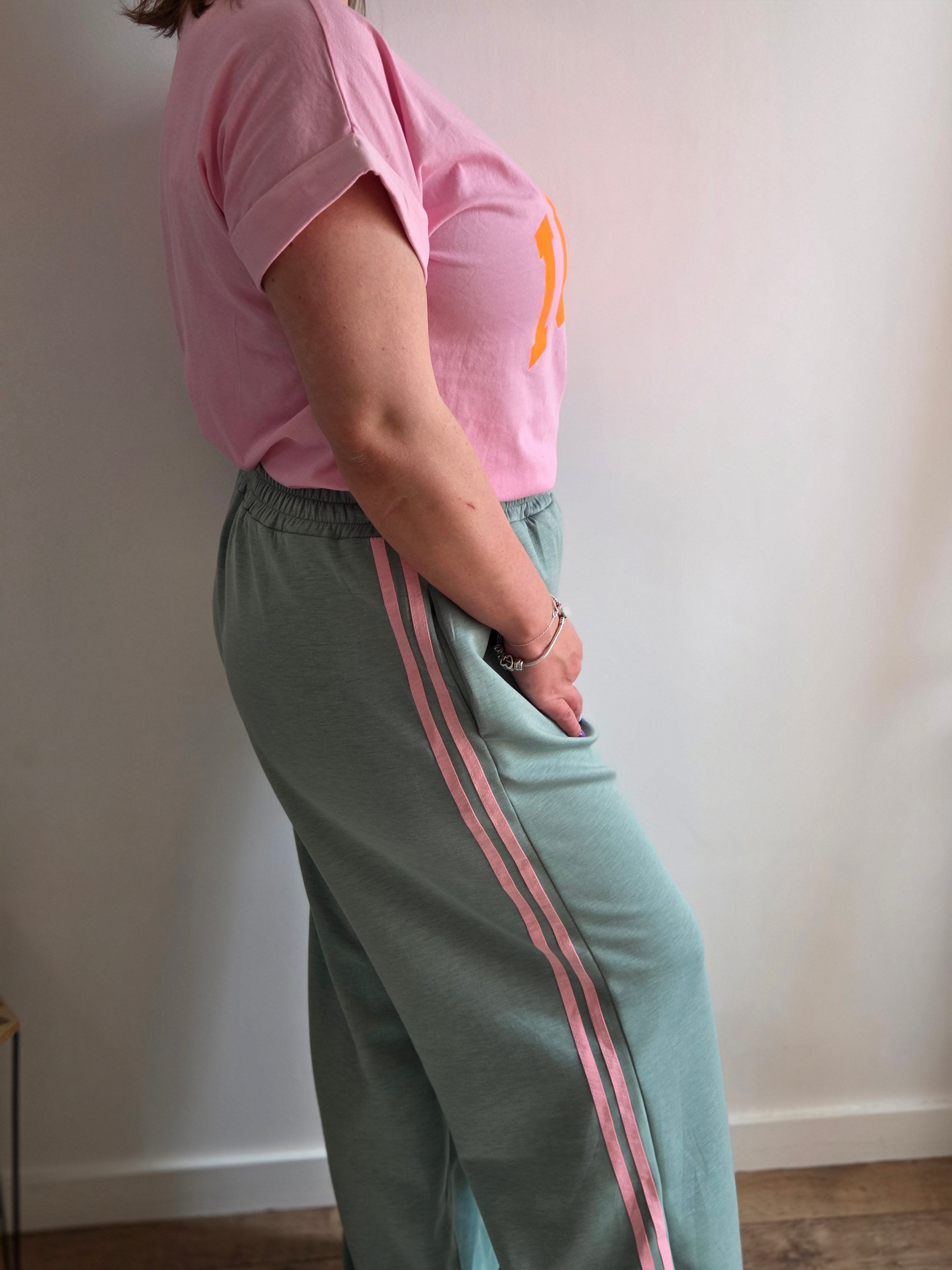 Pantalon fluide kaki à bandes roses