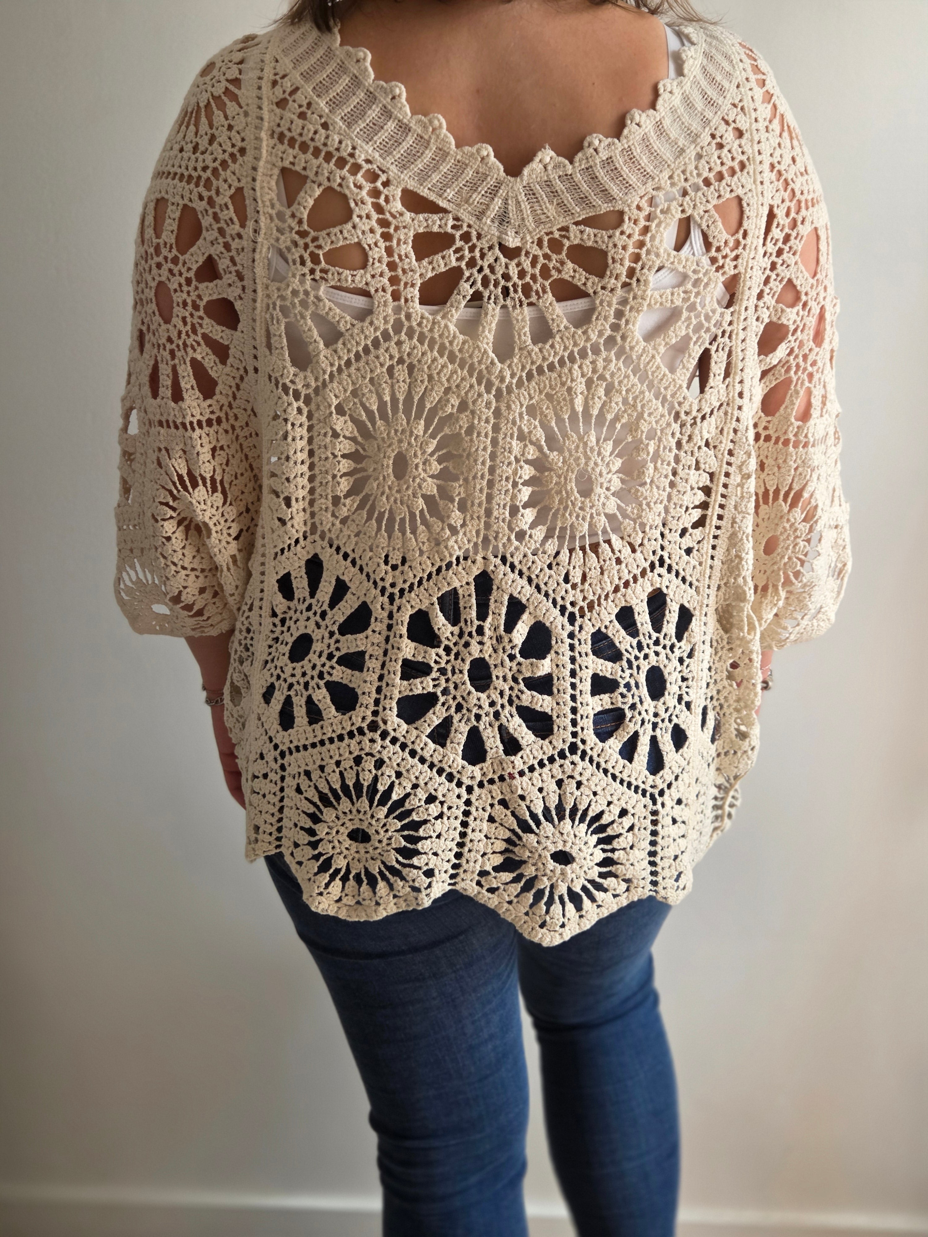 Top crochet crème