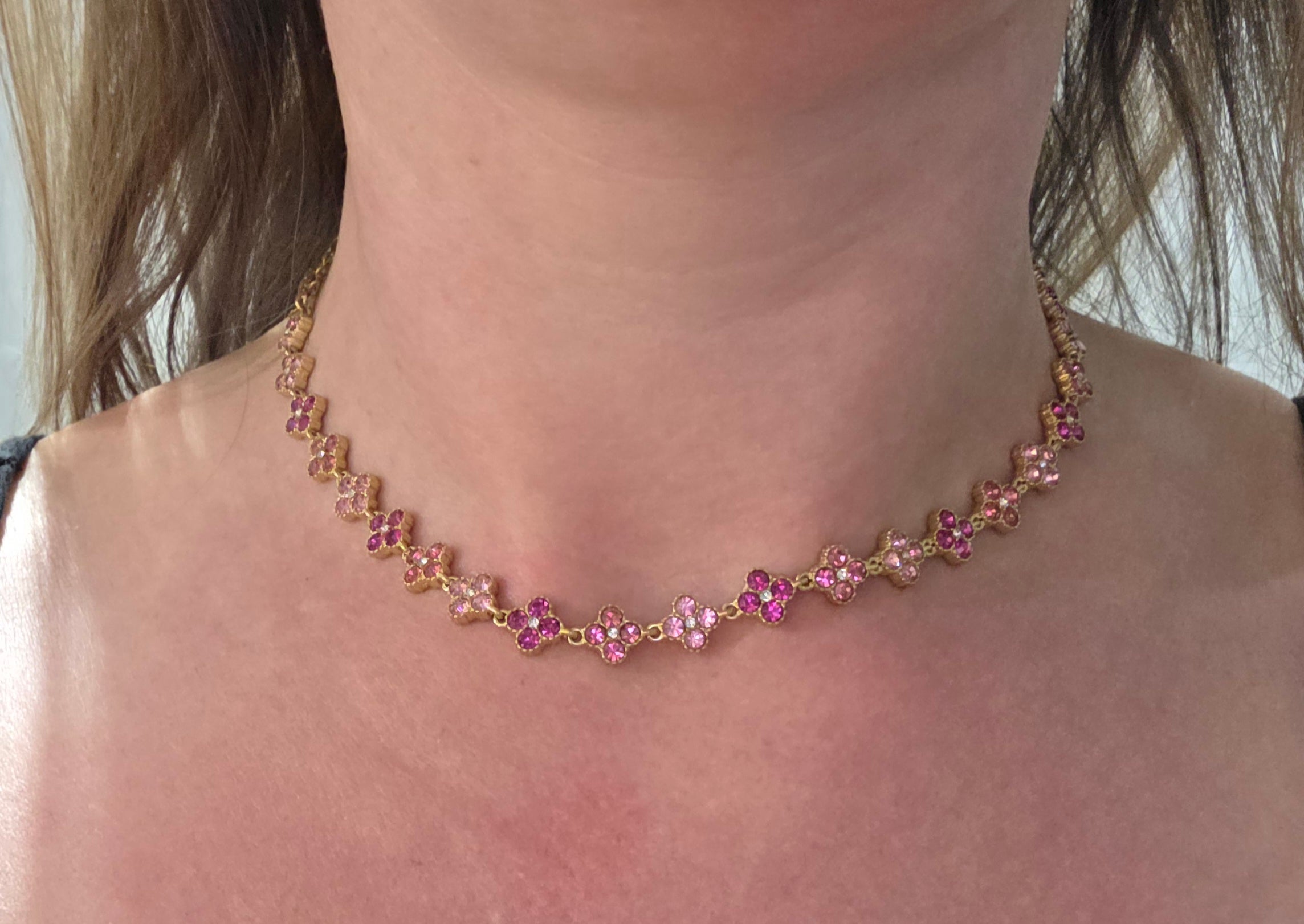 Collier fleurs roses