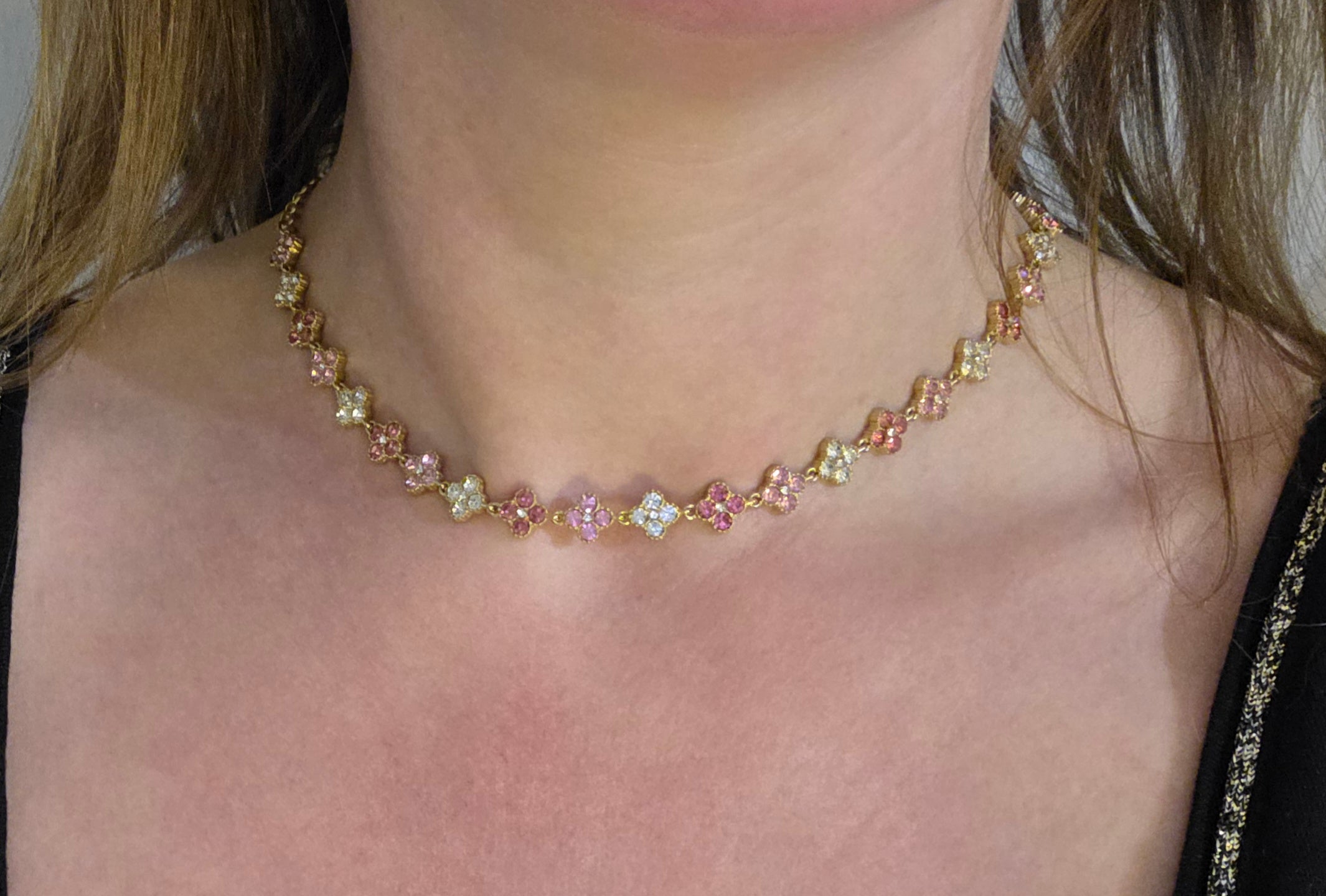 Collier fleurs roses et blanches