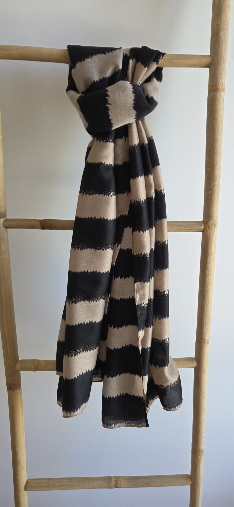 Étole noire et beige