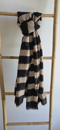 Étole noire et beige