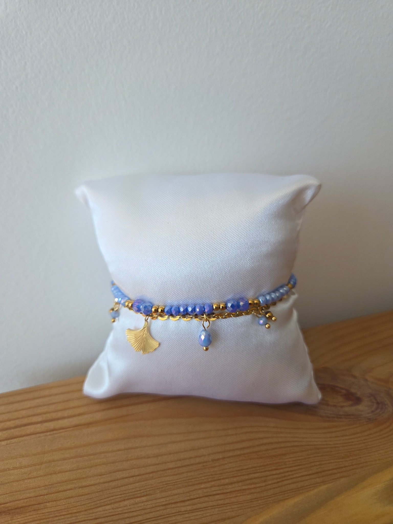Bracelet doré perles bleues