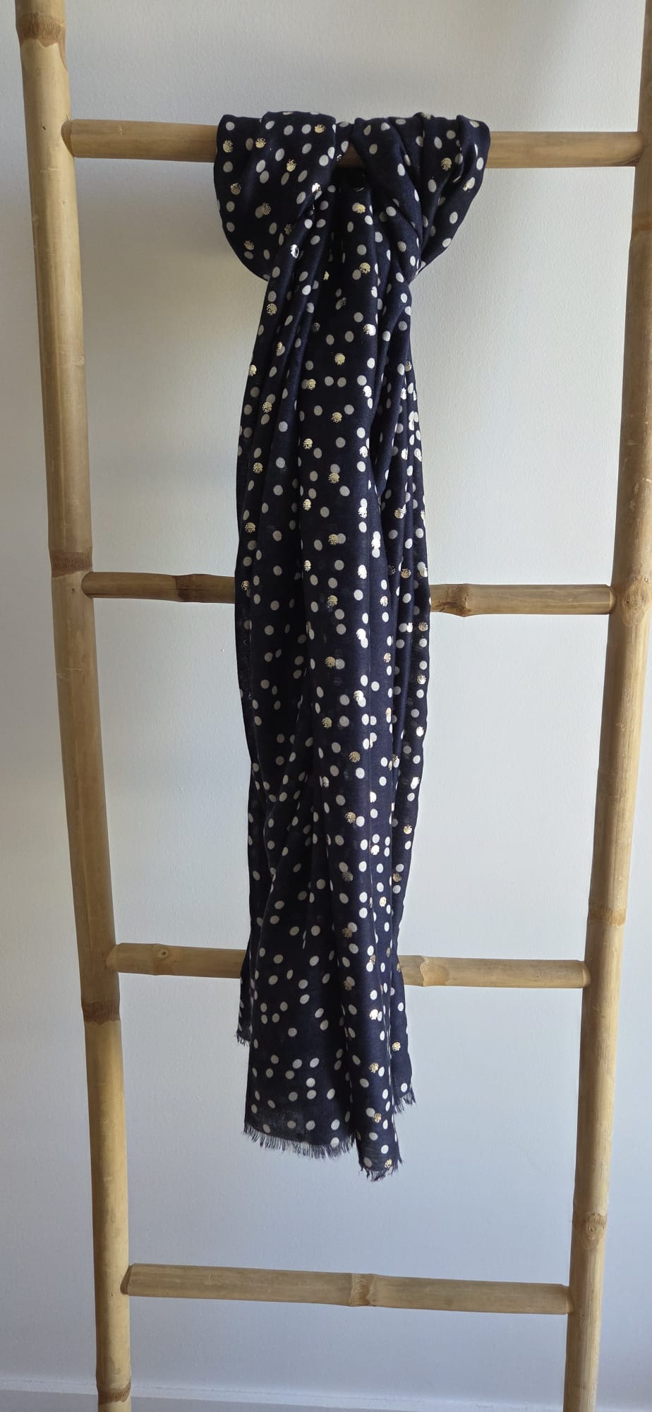 Étole bleue à pois