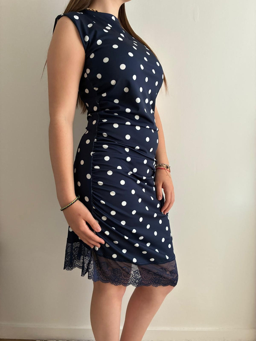 Robe dentelle à pois bleue marine