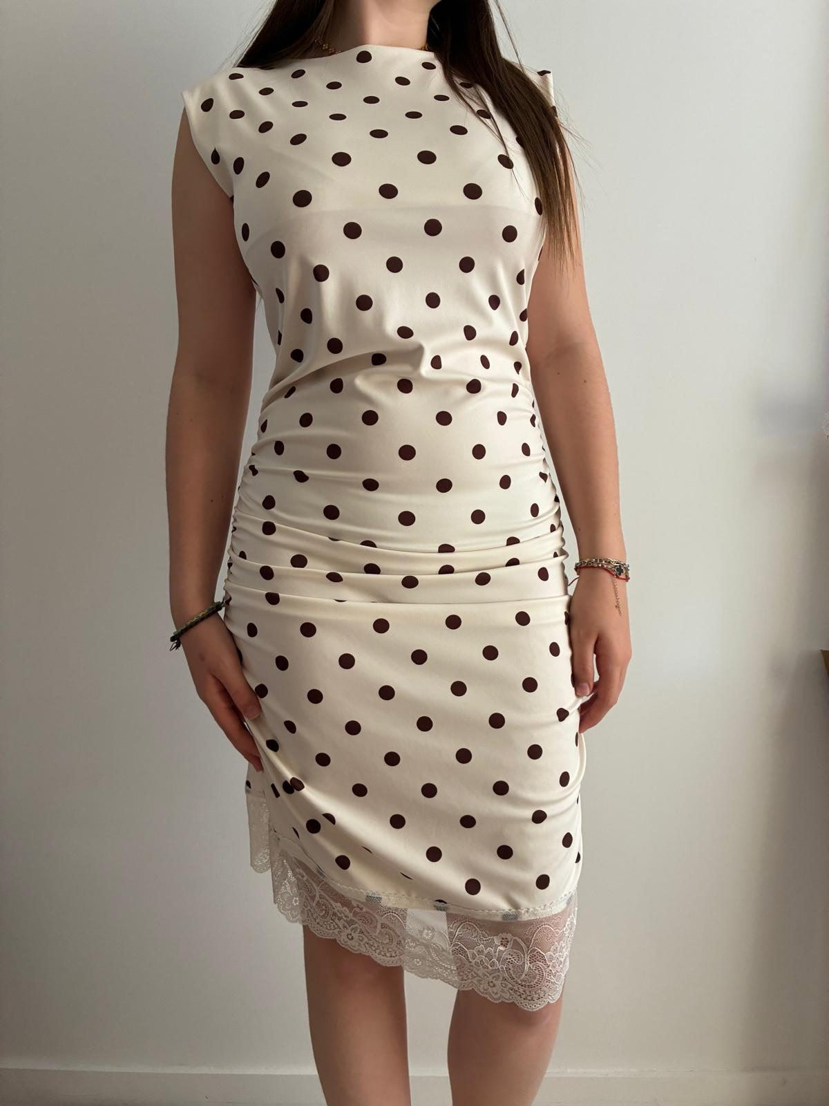 Robe dentelle à pois crème