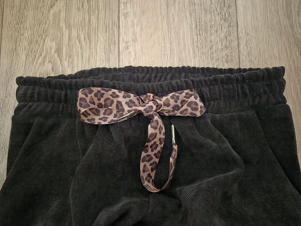 Pantalon noir lacet léopard