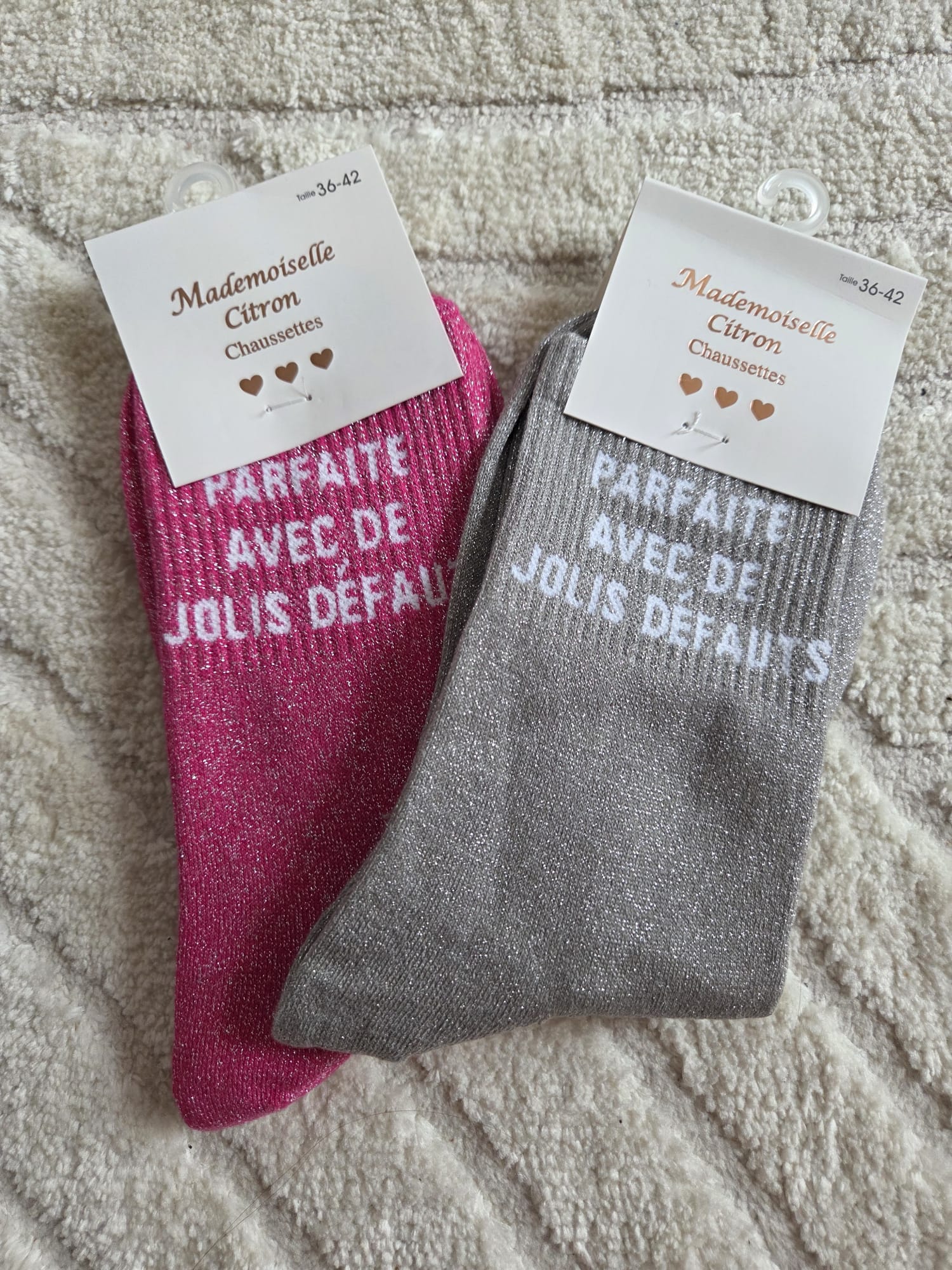 Chaussettes Message "Parfaite avec de jolis défauts" roses