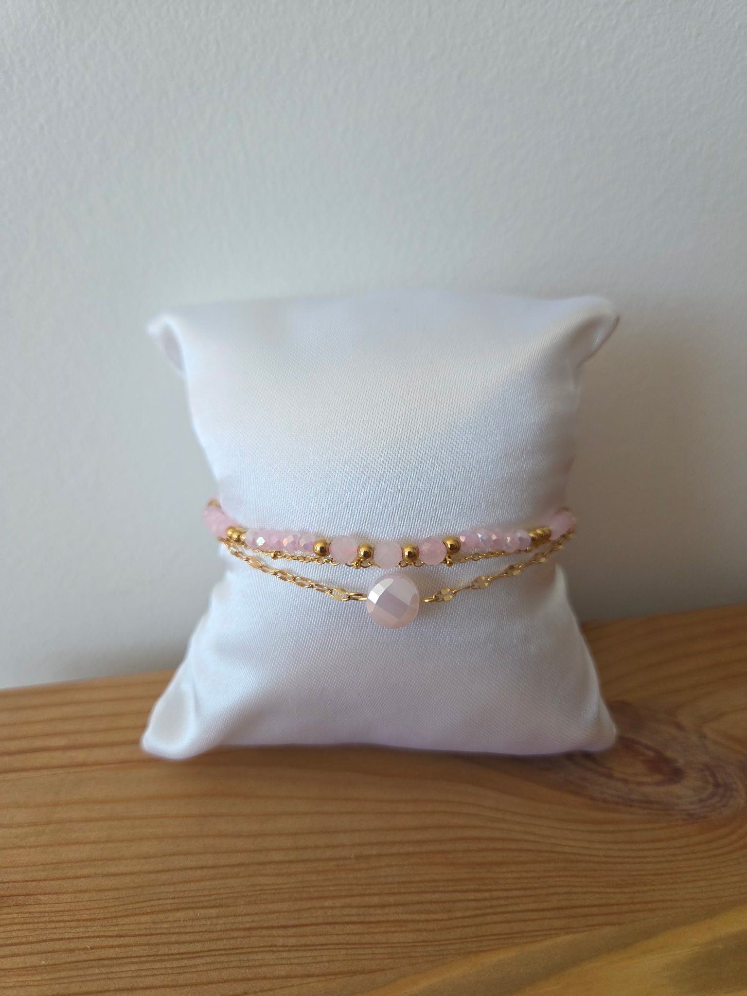Bracelet doré perles roses
