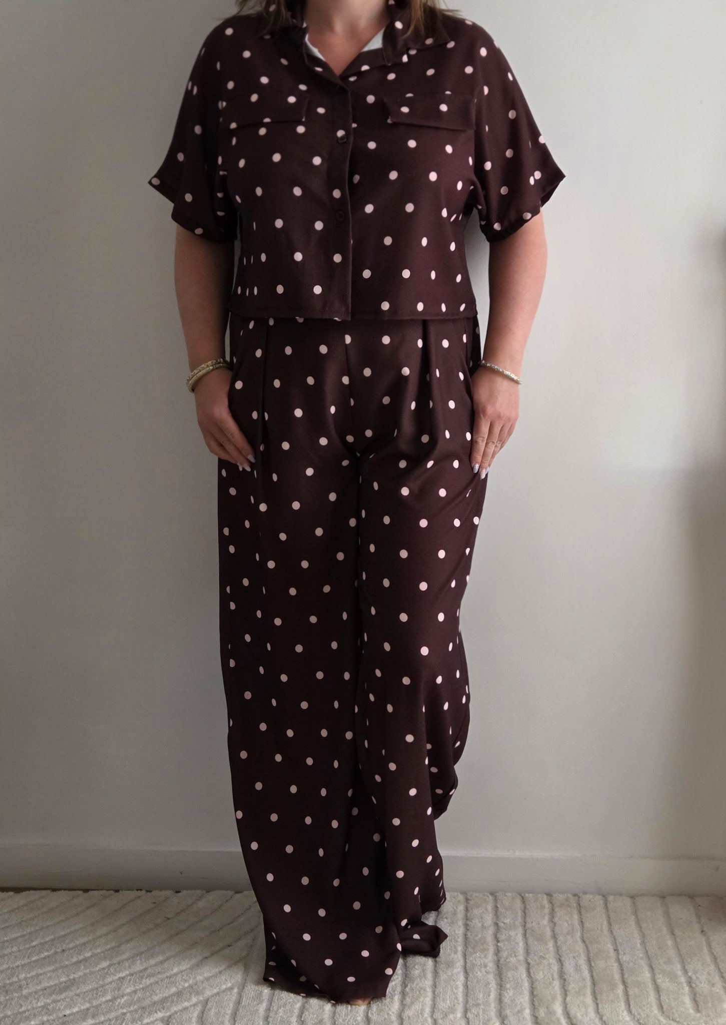 Ensemble à pois marron