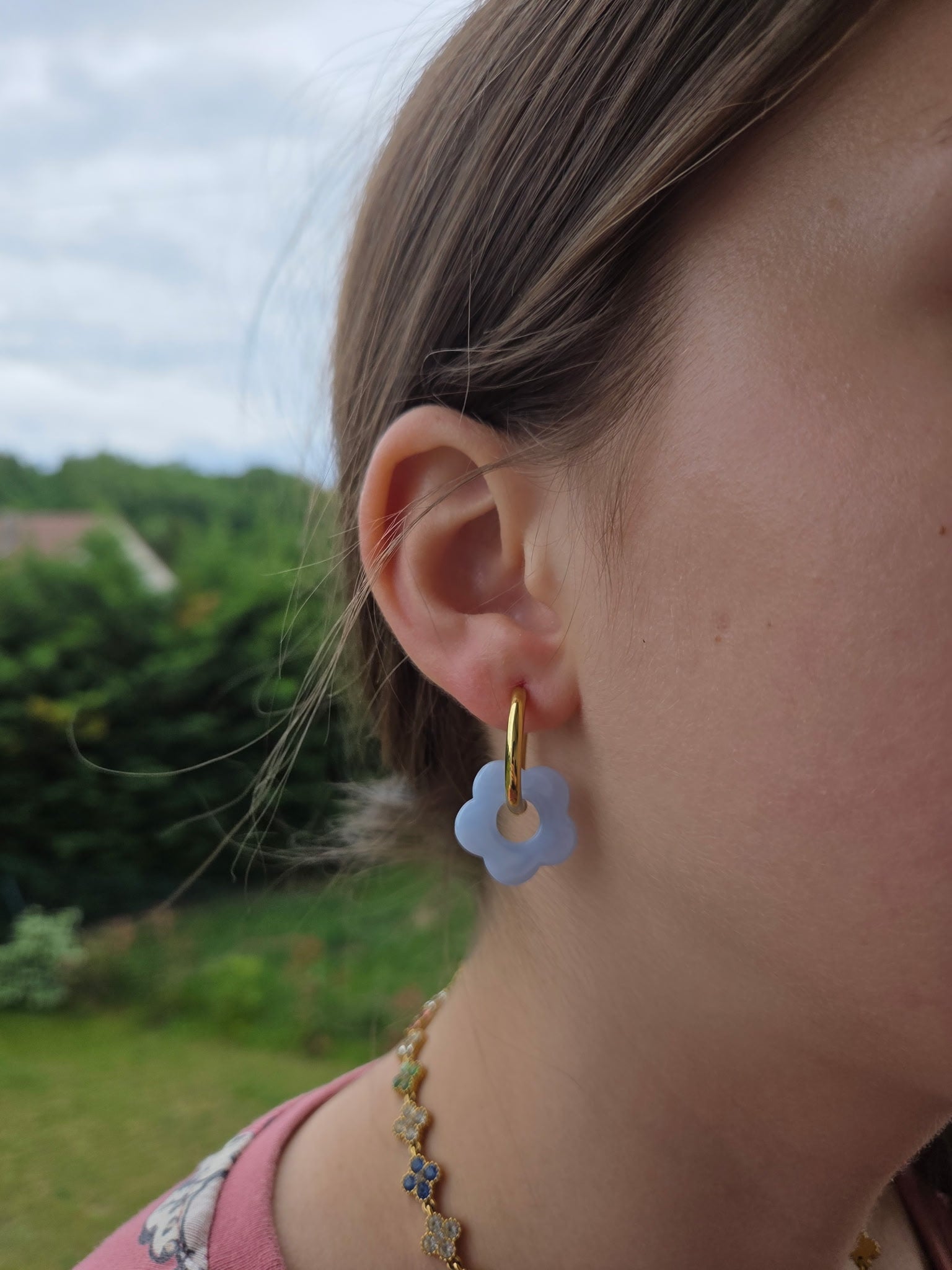 Créoles fleurs bleues